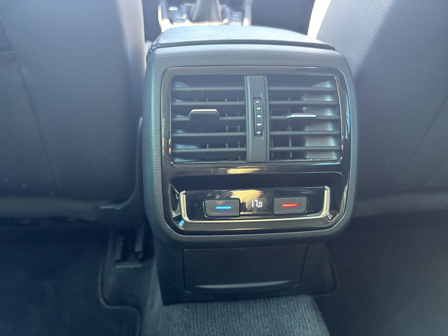 VW Passat Variant Highline TDI SCR | Bild 24 von 27