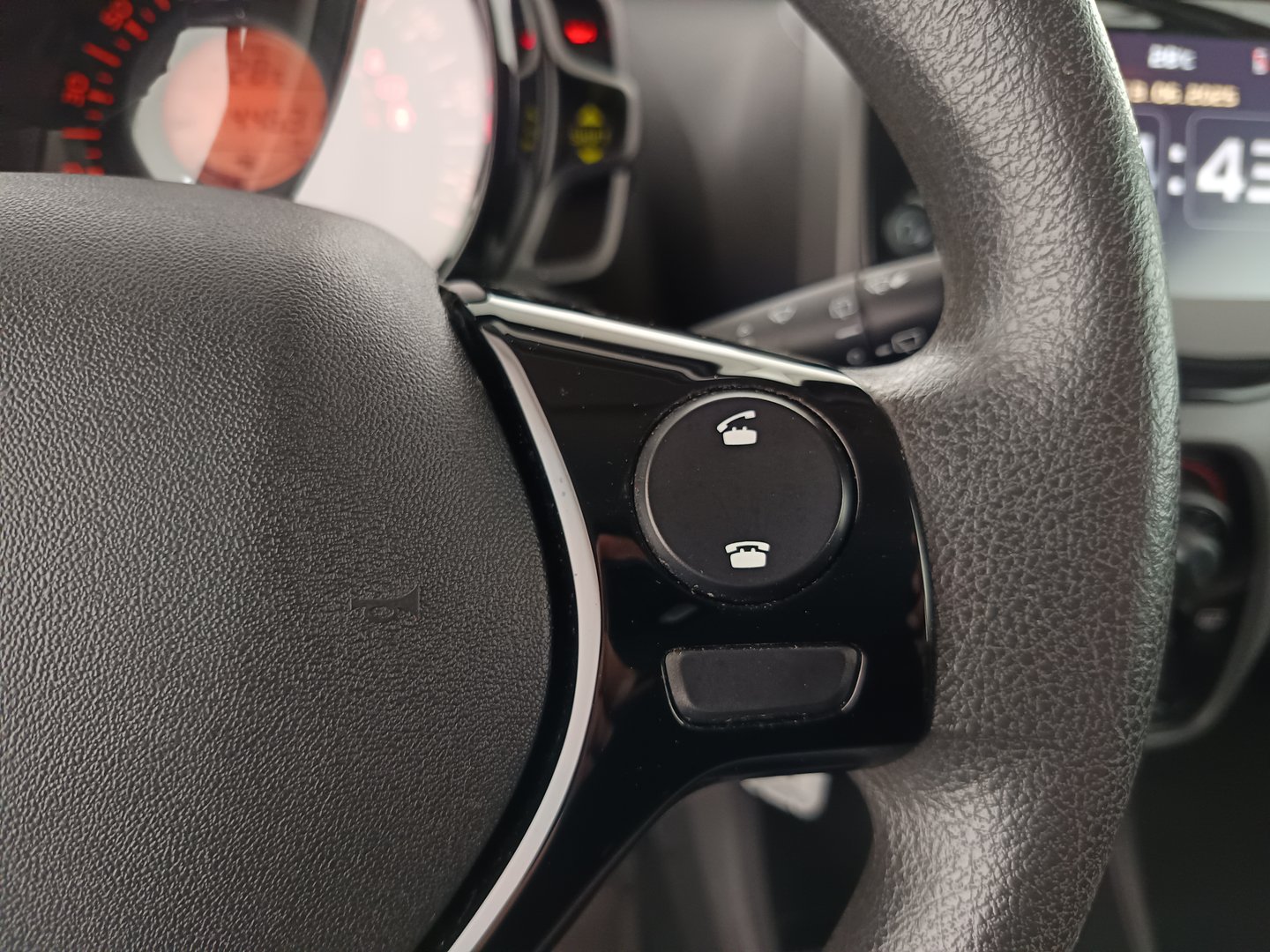Peugeot 108 1,0 VTi 68 Active | Bild 14 von 27