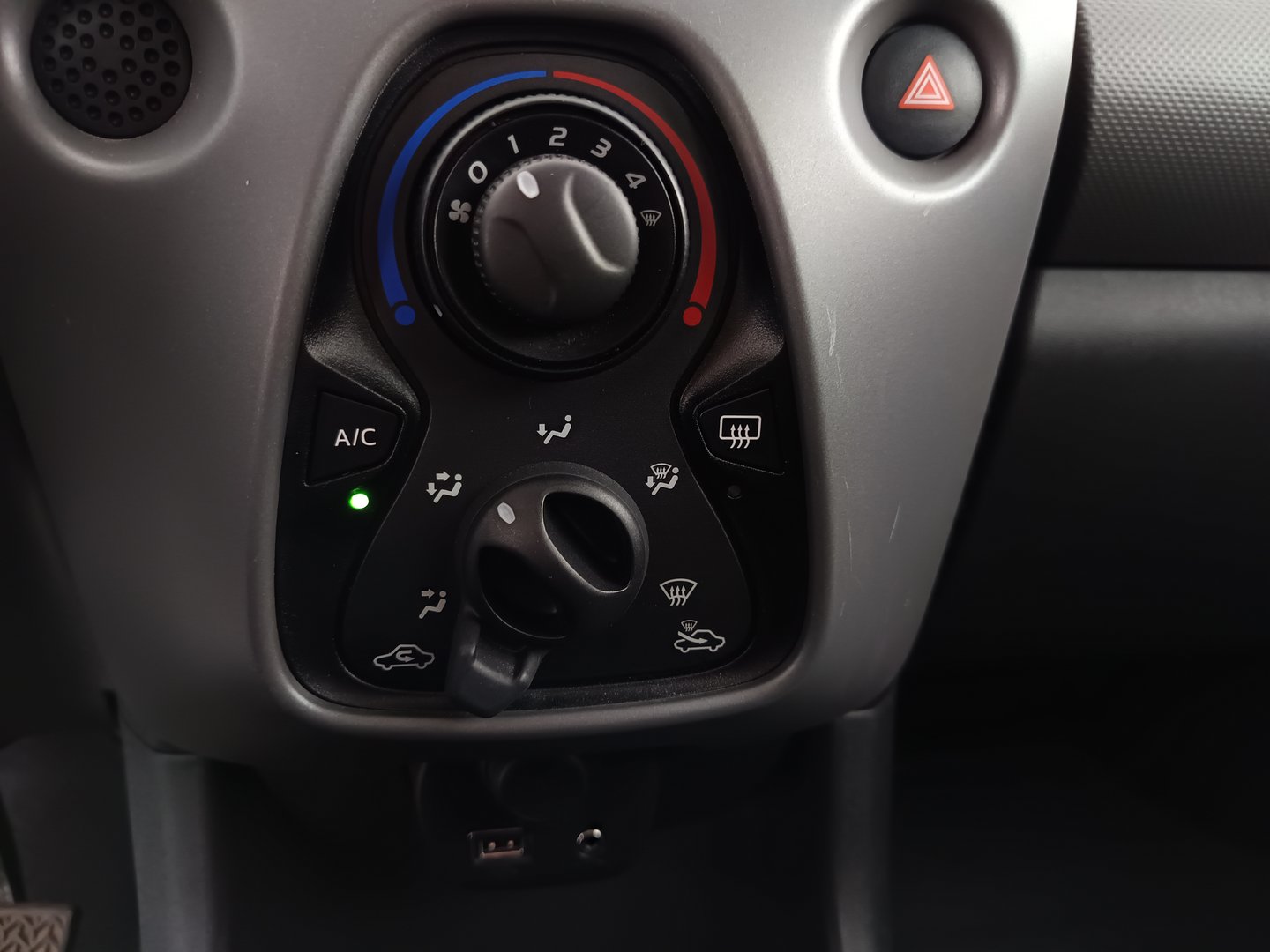 Peugeot 108 1,0 VTi 68 Active | Bild 21 von 27