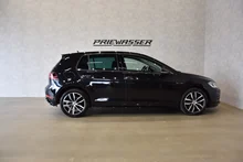 VW Golf Highline TDI in Deep Black Perleffekt