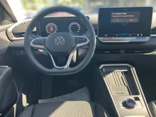 VW T-Roc Life eTSI DSG in Grenadillschwarz Metallic