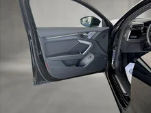 Audi A3 Sportback 30 TDI in MYTHOSSCHWARZ METALLIC