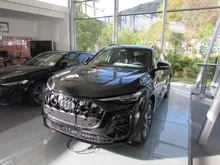 Audi Q5 SUV TDI quattro 150 kW in Mythosschwarz Metallic
