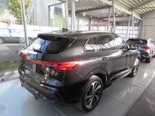 Audi Q5 SUV TDI quattro 150 kW in Mythosschwarz Metallic