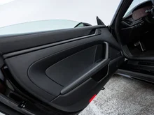 Porsche 911 Carrera 4 GTS Cabriolet in schwarz