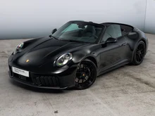Porsche 911 Carrera 4 GTS Cabriolet in schwarz