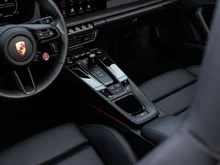 Porsche 911 Carrera 4 GTS Cabriolet in schwarz