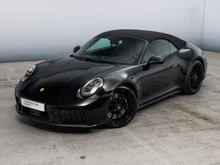 Porsche 911 Carrera 4 GTS Cabriolet in schwarz