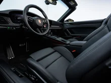 Porsche 911 Carrera 4 GTS Cabriolet in schwarz
