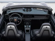 Porsche 911 Carrera 4 GTS Cabriolet in schwarz
