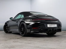 Porsche 911 Carrera 4 GTS Cabriolet in schwarz