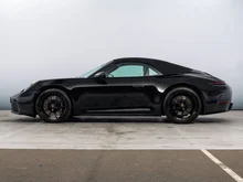 Porsche 911 Carrera 4 GTS Cabriolet in schwarz