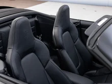 Porsche 911 Carrera 4 GTS Cabriolet in schwarz