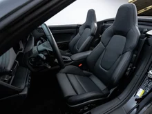 Porsche 911 Carrera 4 GTS Cabriolet in schwarz