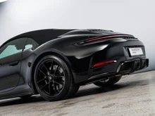 Porsche 911 Carrera 4 GTS Cabriolet in schwarz