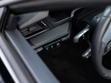 Porsche 911 Carrera 4 GTS Cabriolet in schwarz