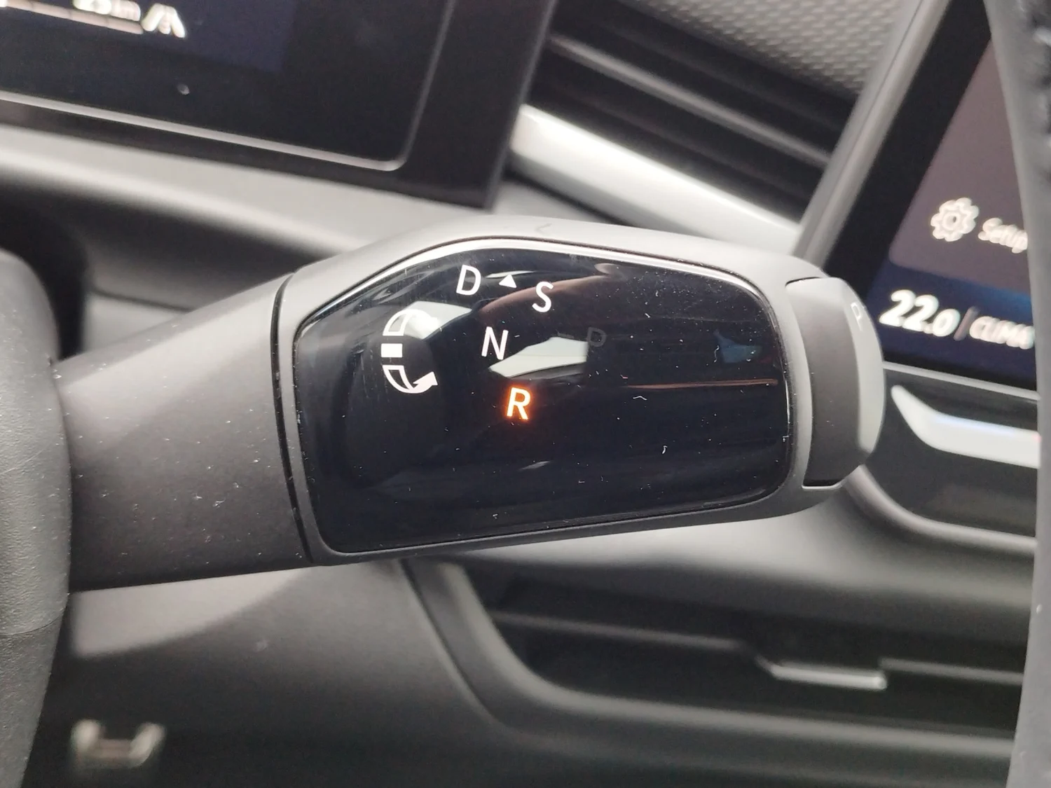 Bild eines VW T-Roc R-Line eTSI DSG