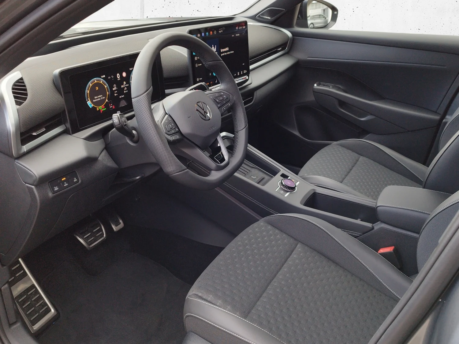 Bild eines VW T-Roc R-Line eTSI DSG