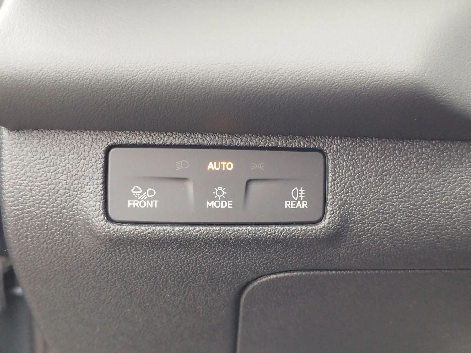 Bild eines VW T-Roc R-Line eTSI DSG