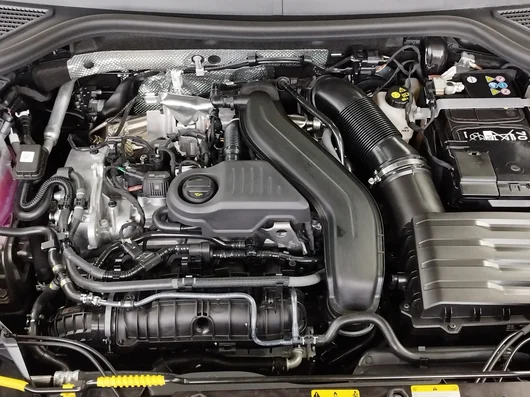 Bild eines VW T-Roc R-Line eTSI DSG