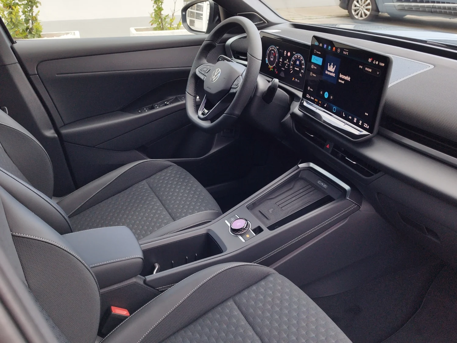 Bild eines VW T-Roc R-Line eTSI DSG