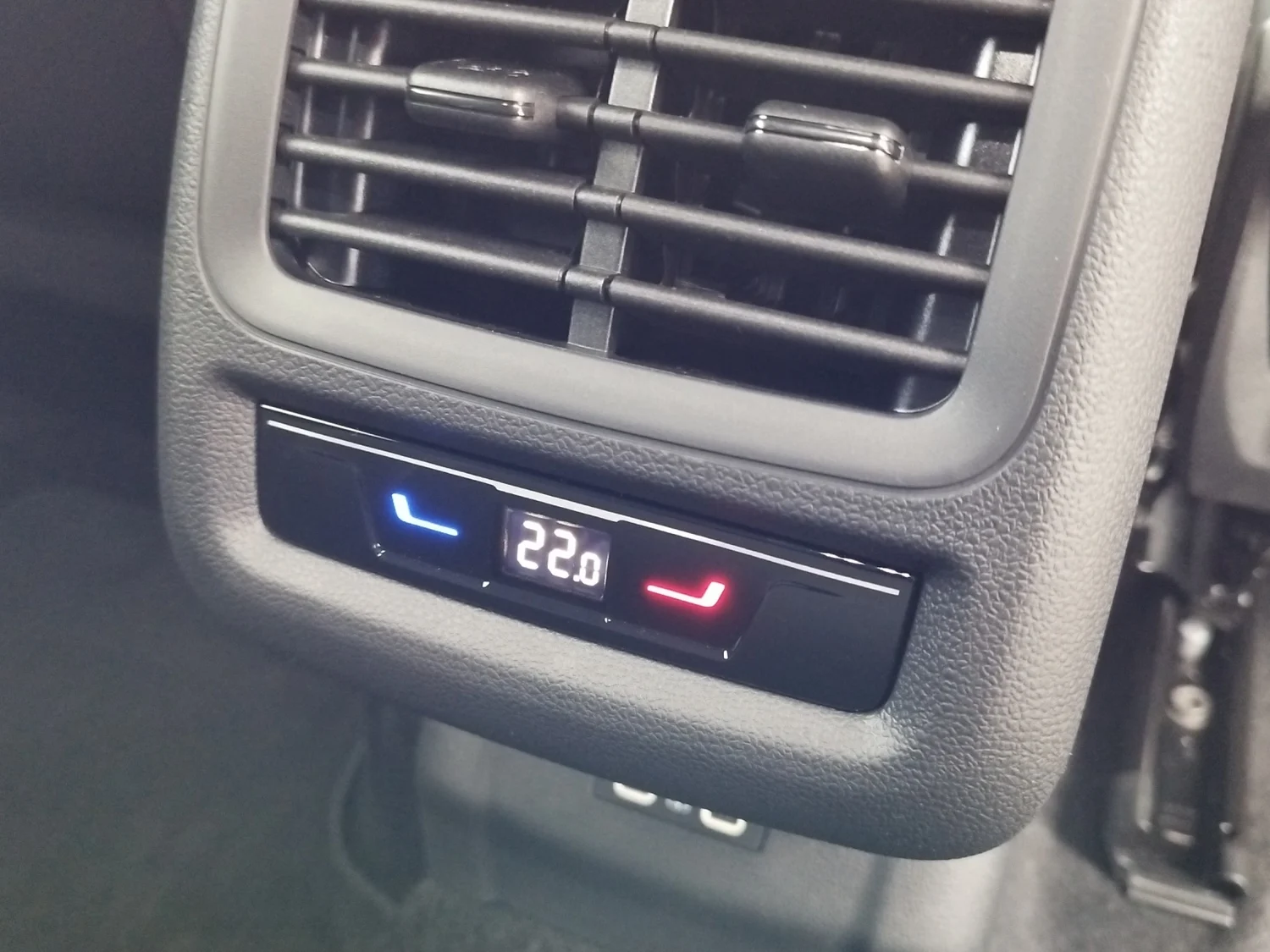 Bild eines VW T-Roc R-Line eTSI DSG