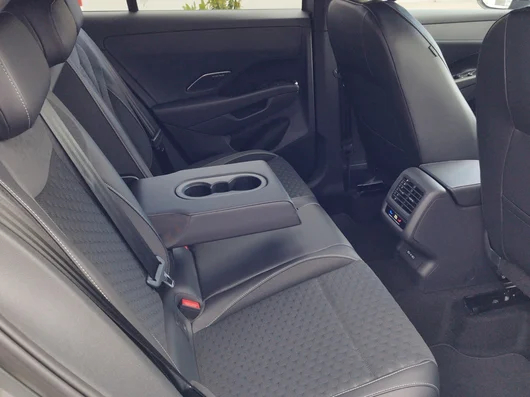 Bild eines VW T-Roc R-Line eTSI DSG