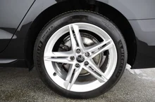 Audi A4 Avant 40 TDI advanced quattro in MYTHOSSCHWARZ METALLIC