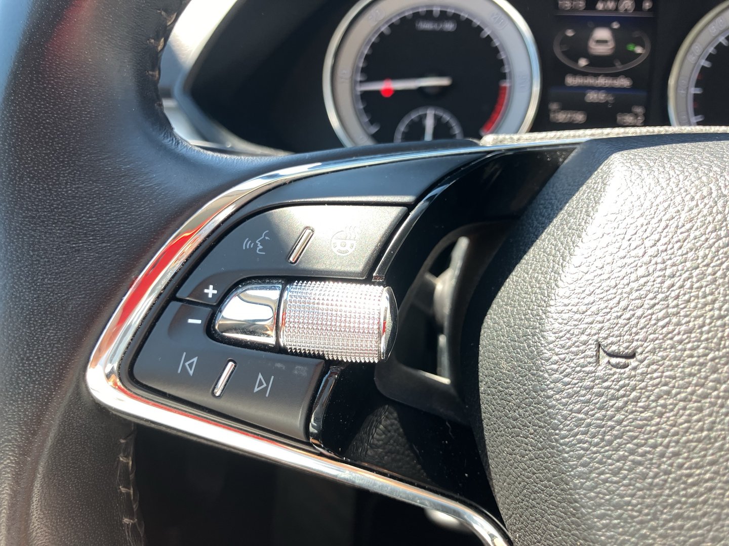 Škoda SUPERB Combi Style TDI DSG | Bild 8 von 25