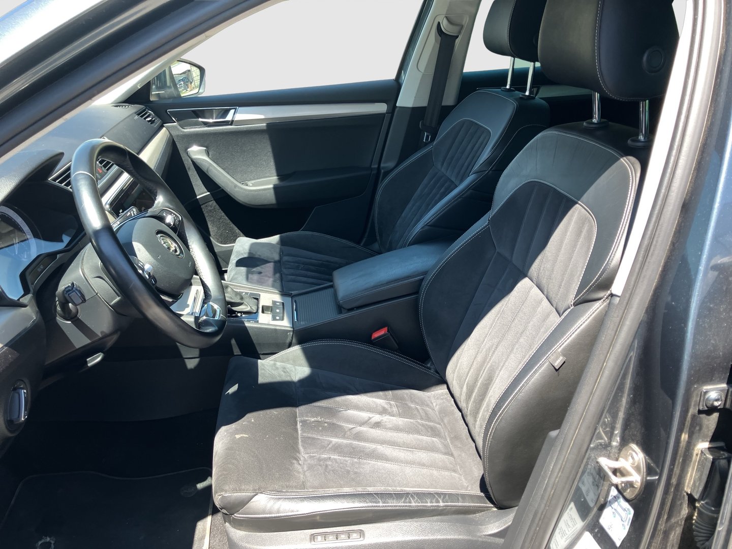 Škoda SUPERB Combi Style TDI DSG | Bild 16 von 25