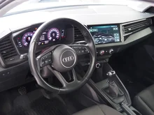 Audi A1 Sportback 25 TFSI S line exterieur in Gletscherweiss Metallic