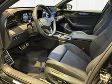 VW Passat Variant Sport eHybrid 150kW in Grenadillschwarz Metallic
