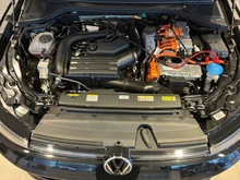 VW Passat Variant Sport eHybrid 150kW in Grenadillschwarz Metallic