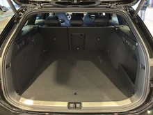 VW Passat Variant Sport eHybrid 150kW in Grenadillschwarz Metallic