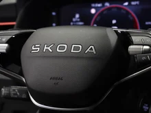 Škoda Kamiq Monte Carlo TSI ACT DSG in Race-Blau Metallic