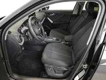 Audi Q2 30 TDI intense in brillantschwarz klar