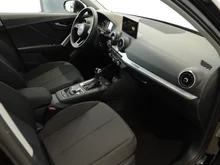 Audi Q2 30 TDI intense in brillantschwarz klar