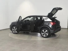Audi Q2 30 TDI intense in brillantschwarz klar