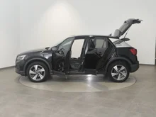 Audi Q2 30 TDI intense in brillantschwarz klar