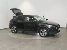 Audi Q2 30 TDI intense in brillantschwarz klar