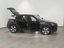 Audi Q2 30 TDI intense in brillantschwarz klar