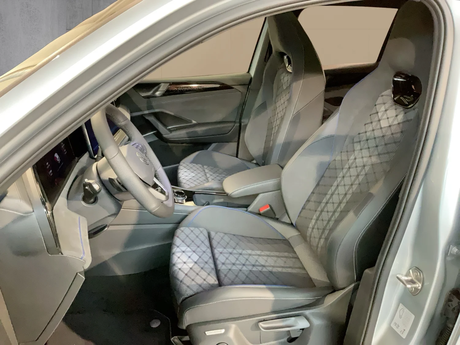 Bild eines VW Tiguan Sport eHybrid DSG 150 kW