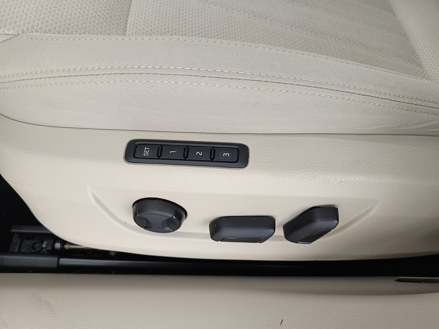 Škoda SUPERB Combi Style TDI DSG | Bild 32 von 34