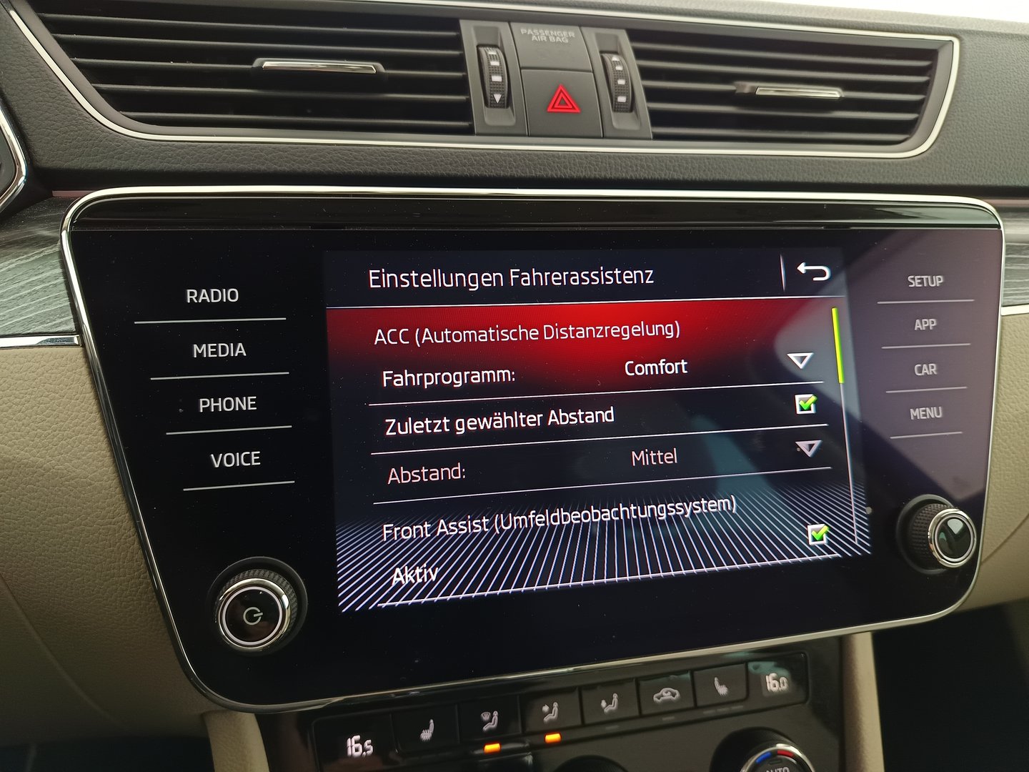 Škoda SUPERB Combi Style TDI DSG | Bild 23 von 34
