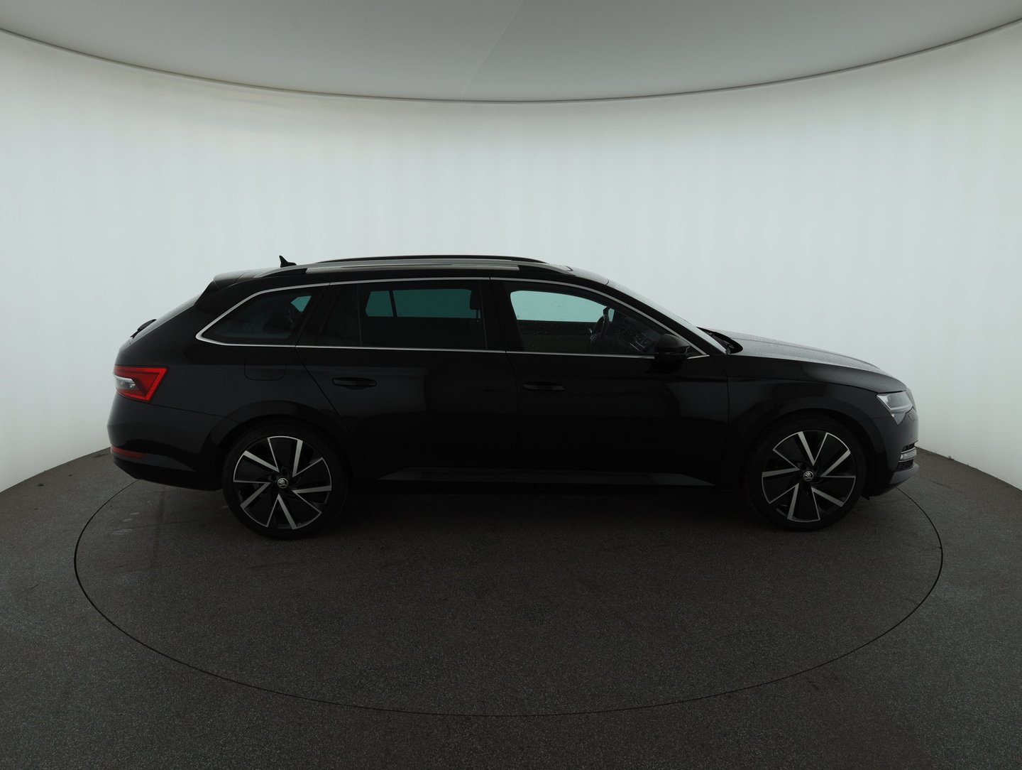 Škoda SUPERB Combi Style TDI DSG | Bild 4 von 34