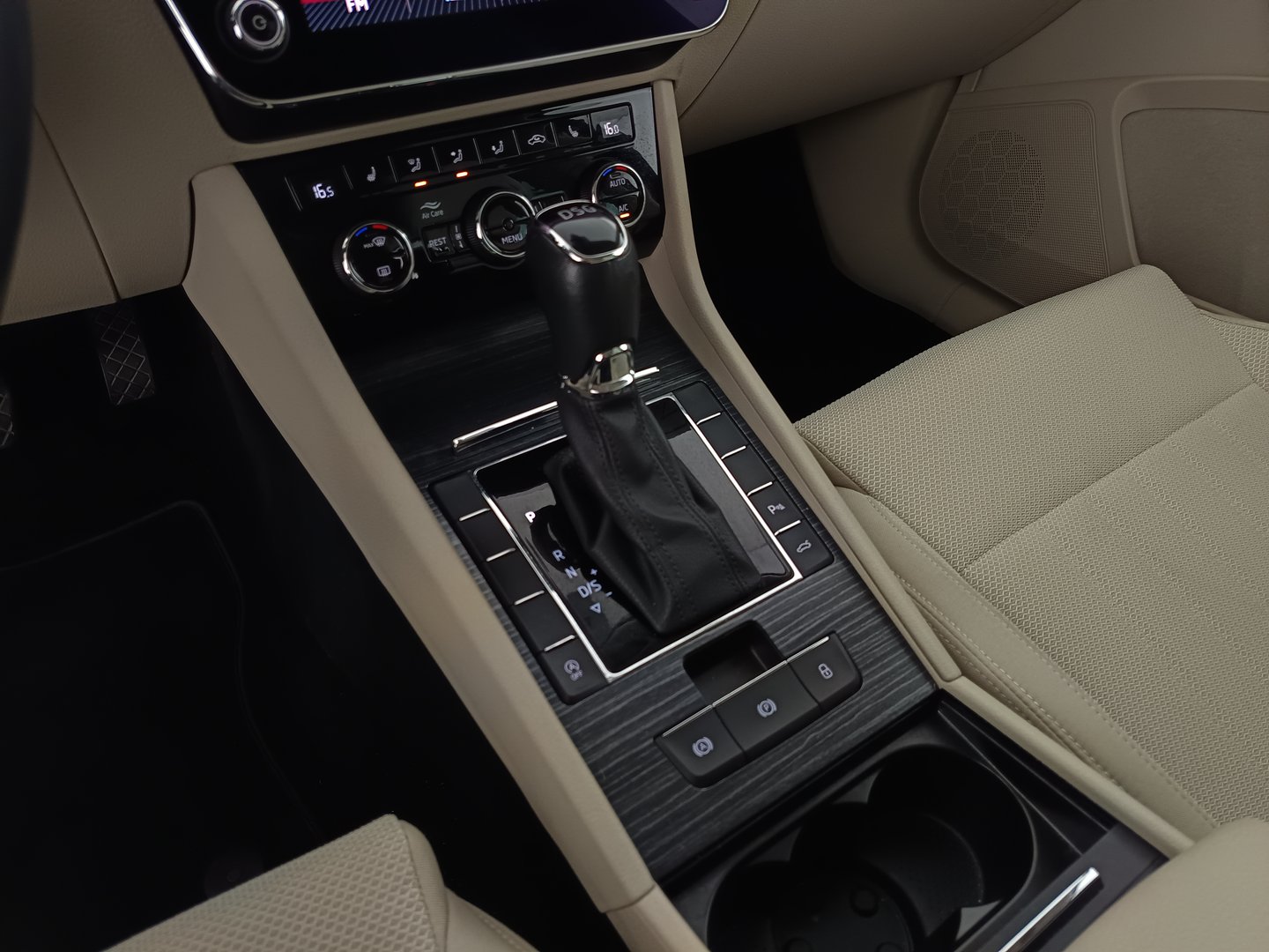 Škoda SUPERB Combi Style TDI DSG | Bild 28 von 34