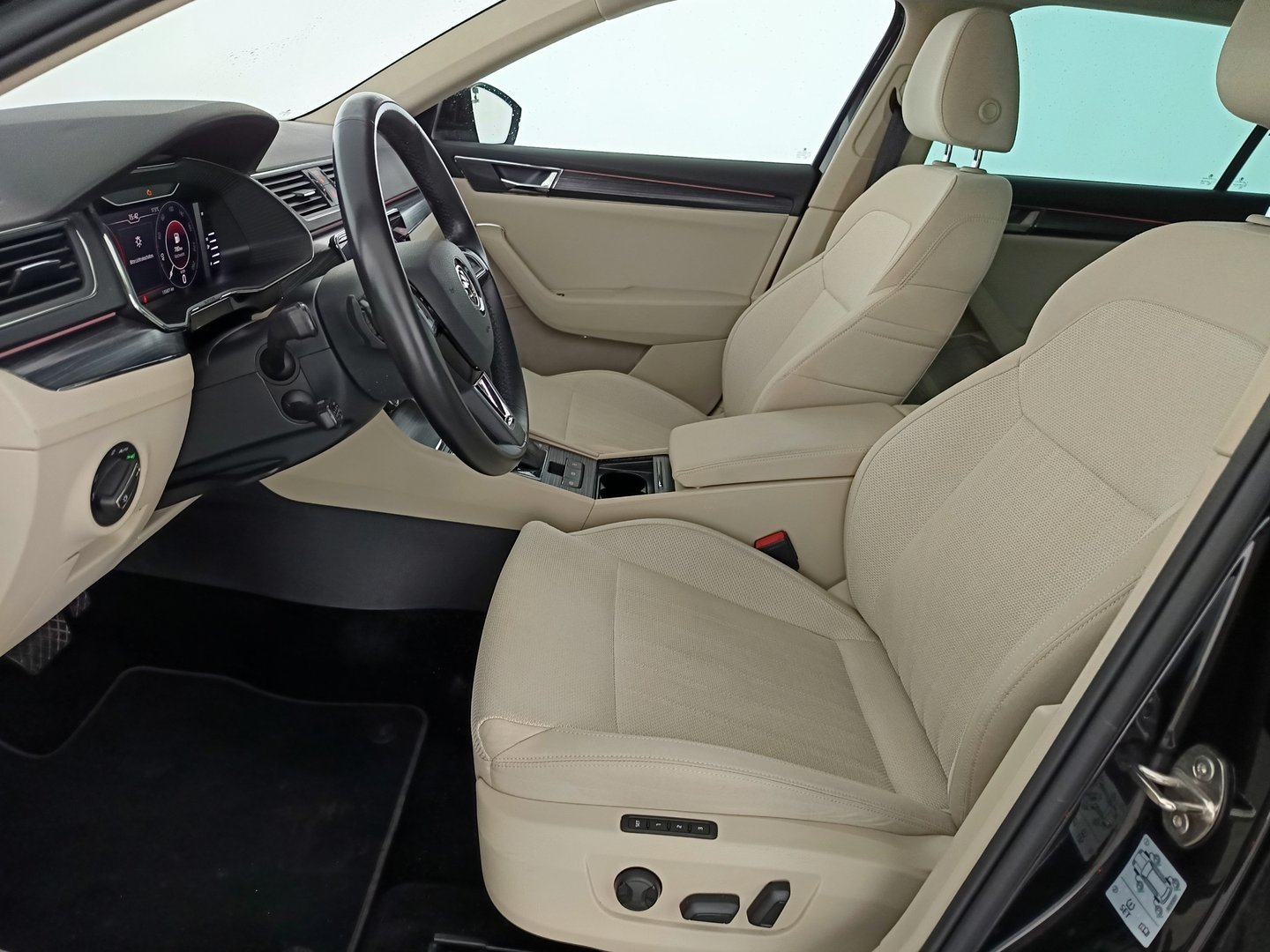 Škoda SUPERB Combi Style TDI DSG | Bild 13 von 34