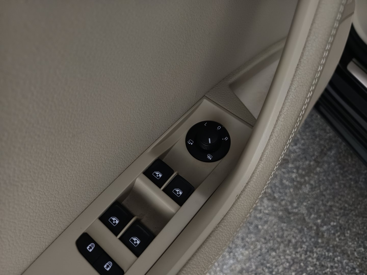 Škoda SUPERB Combi Style TDI DSG | Bild 11 von 34