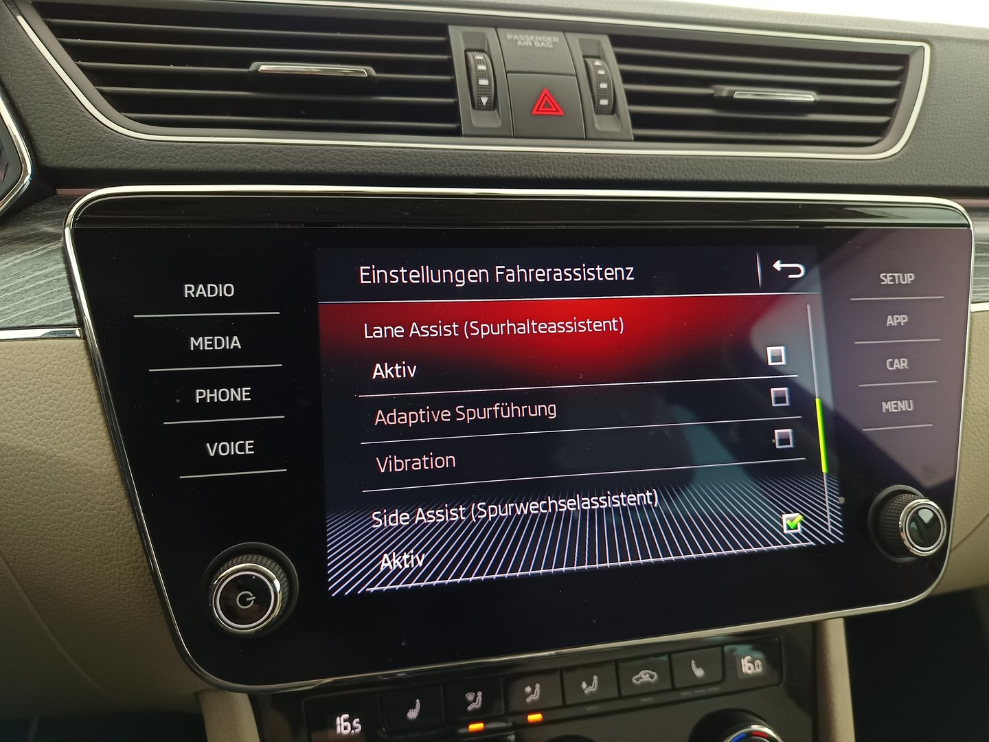 Škoda SUPERB Combi Style TDI DSG | Bild 24 von 34