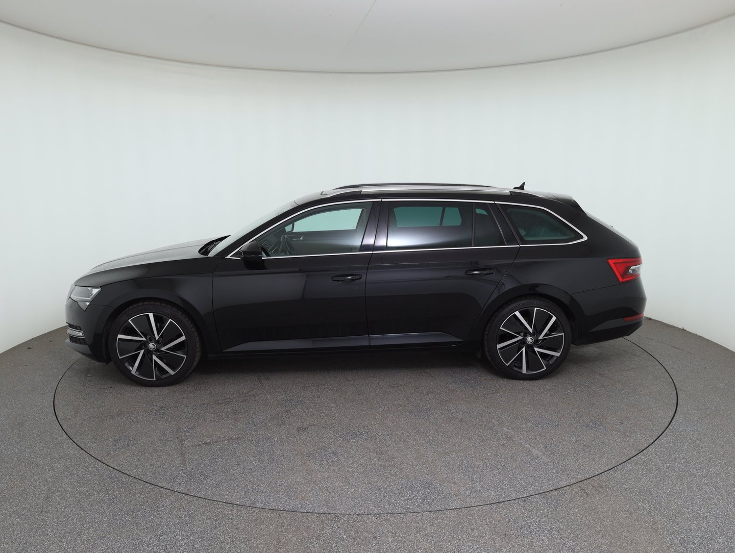 Škoda SUPERB Combi Style TDI DSG | Bild 8 von 34